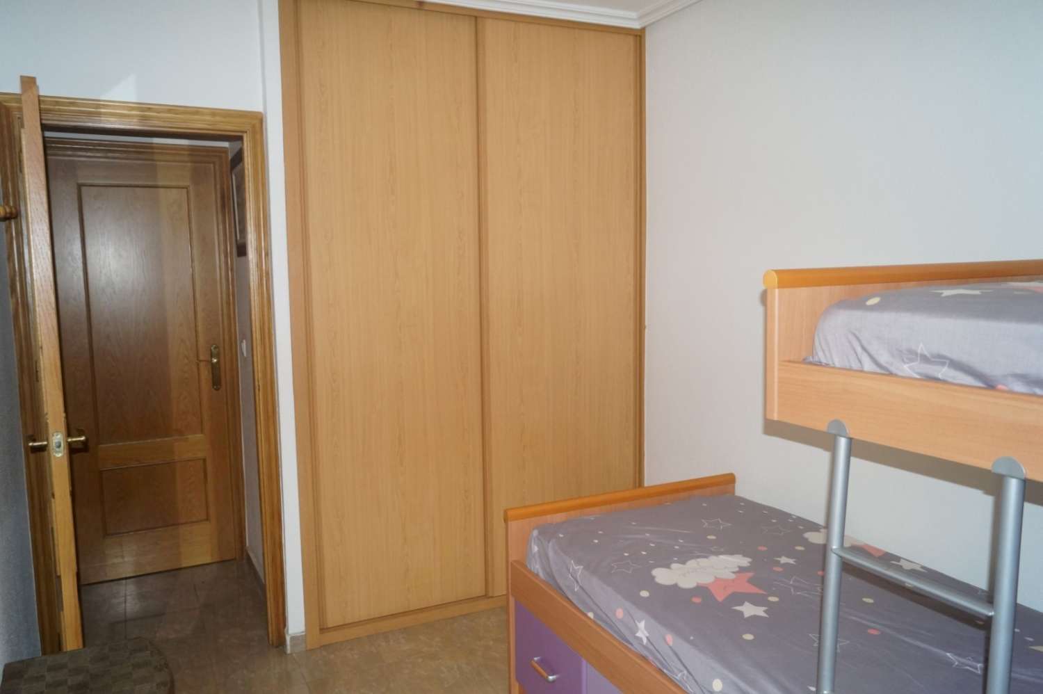 GRAN VIVIENDA A POCOS PASOS DE LA PLAYA