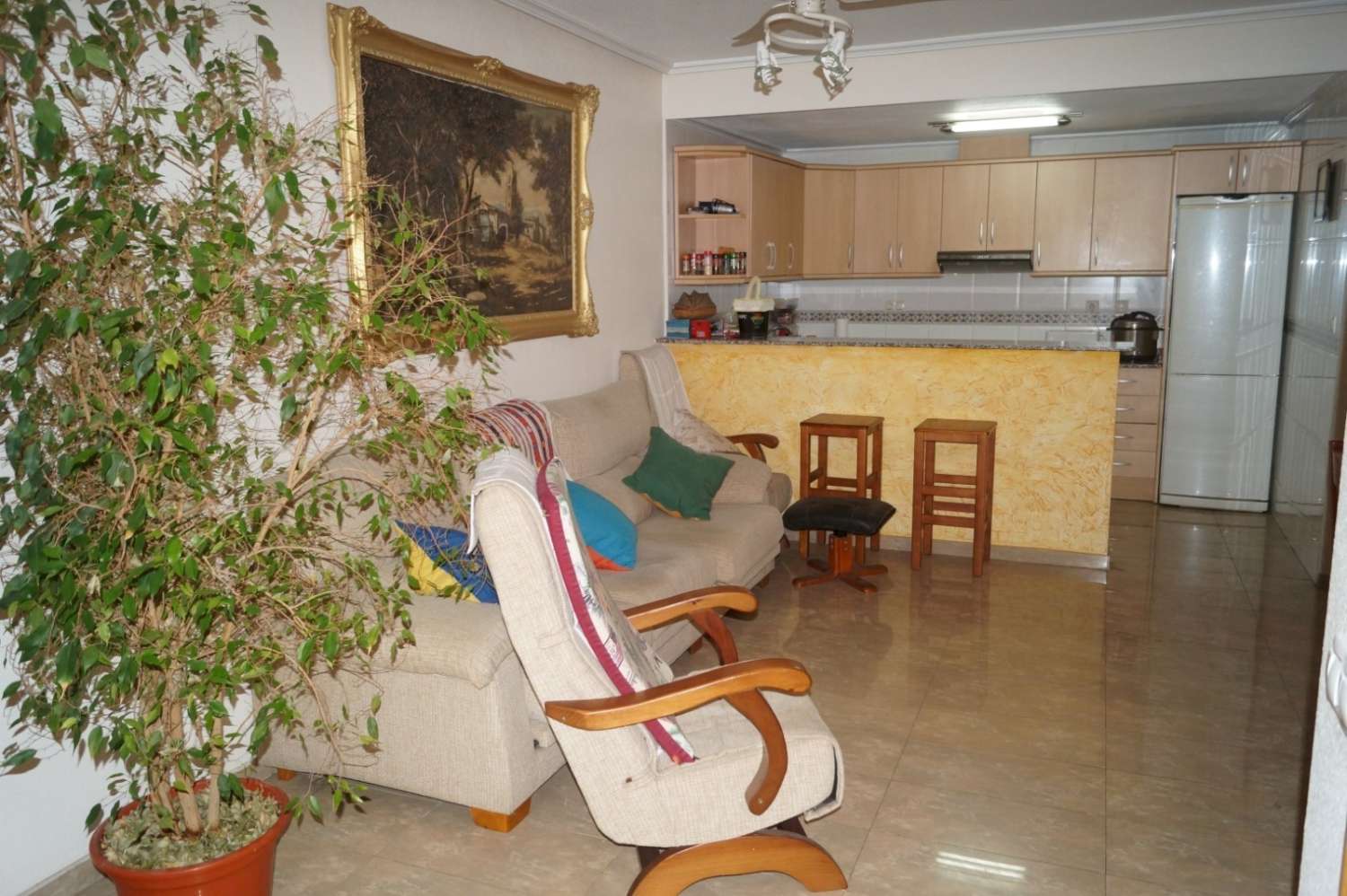 GRAN VIVIENDA A POCOS PASOS DE LA PLAYA