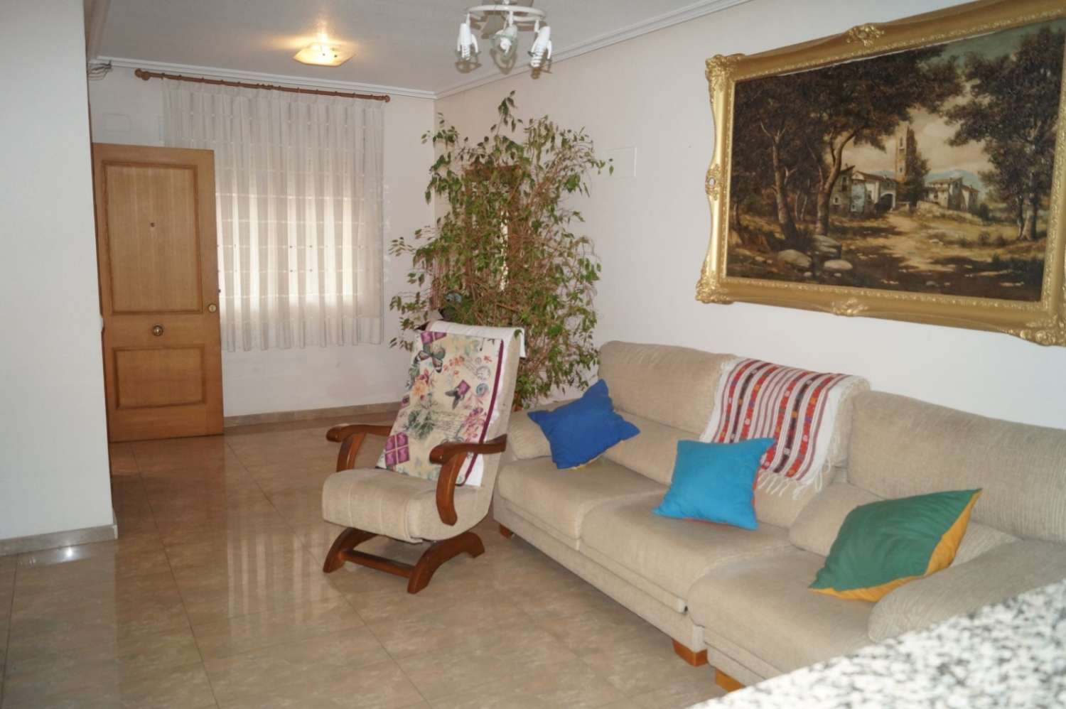 GRAN VIVIENDA A POCOS PASOS DE LA PLAYA