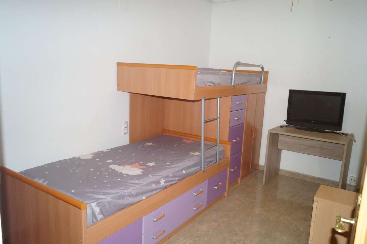 GRAN VIVIENDA A POCOS PASOS DE LA PLAYA