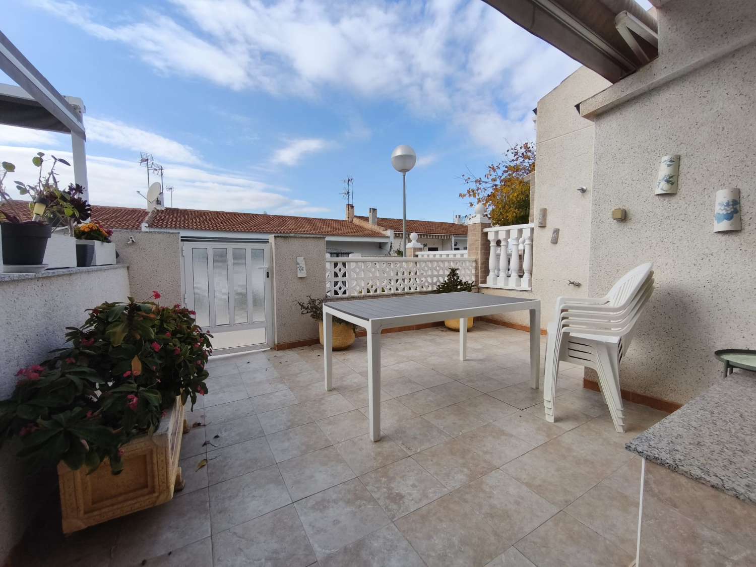 BUNGALOW COMPLETAMENTE REFORMADO