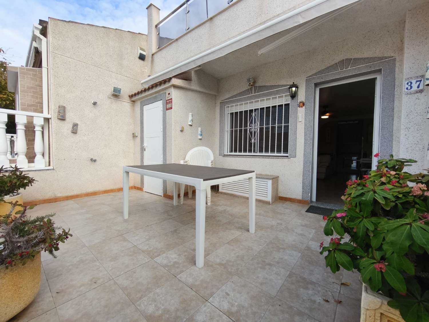 BUNGALOW COMPLETAMENTE REFORMADO