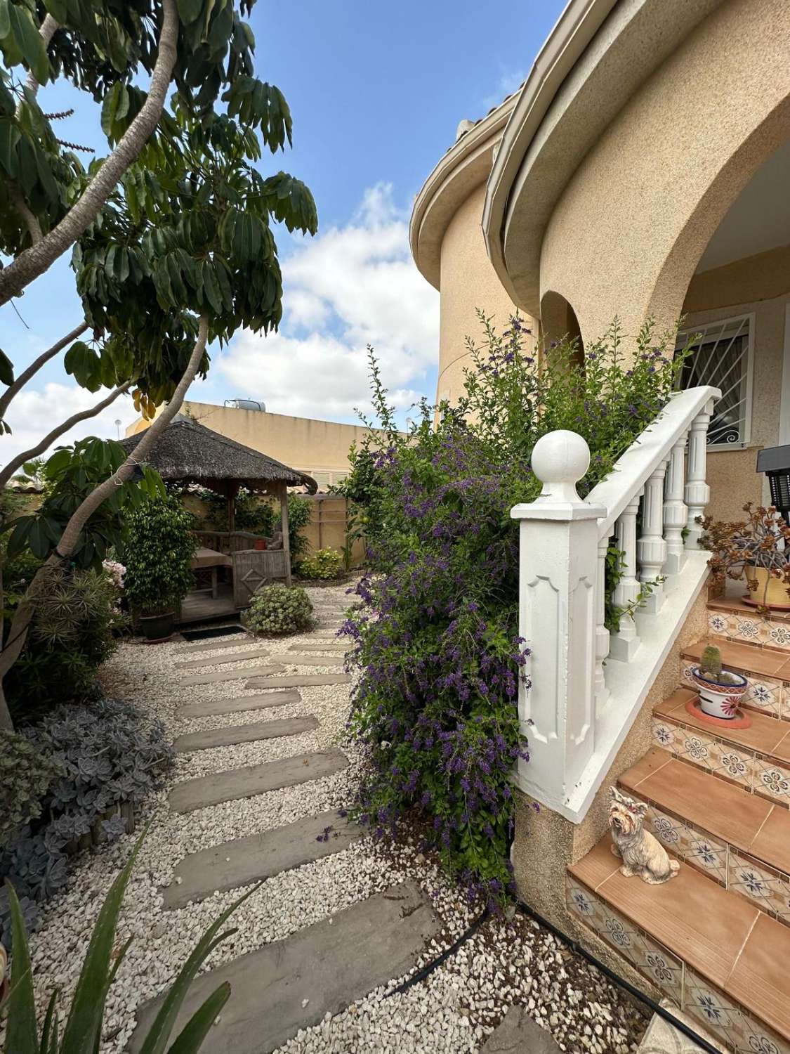 EXCELENTE CHALET INDEPENDIENTE