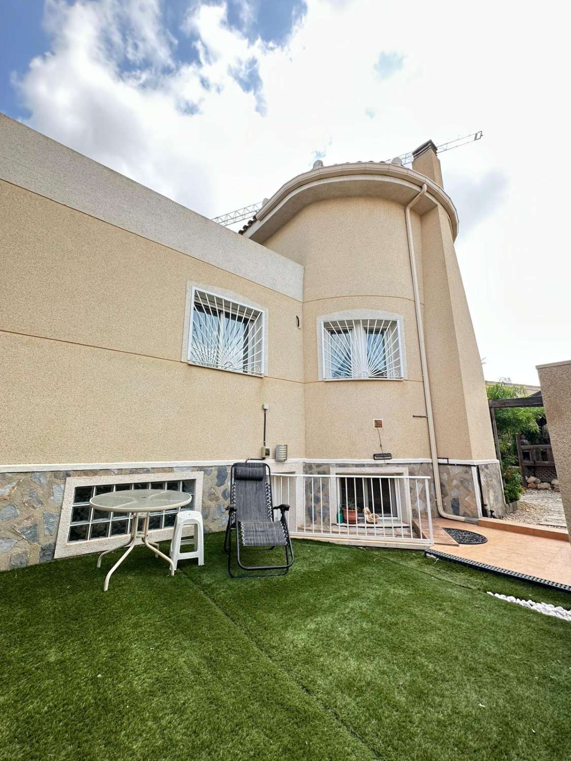 EXCELENTE CHALET INDEPENDIENTE