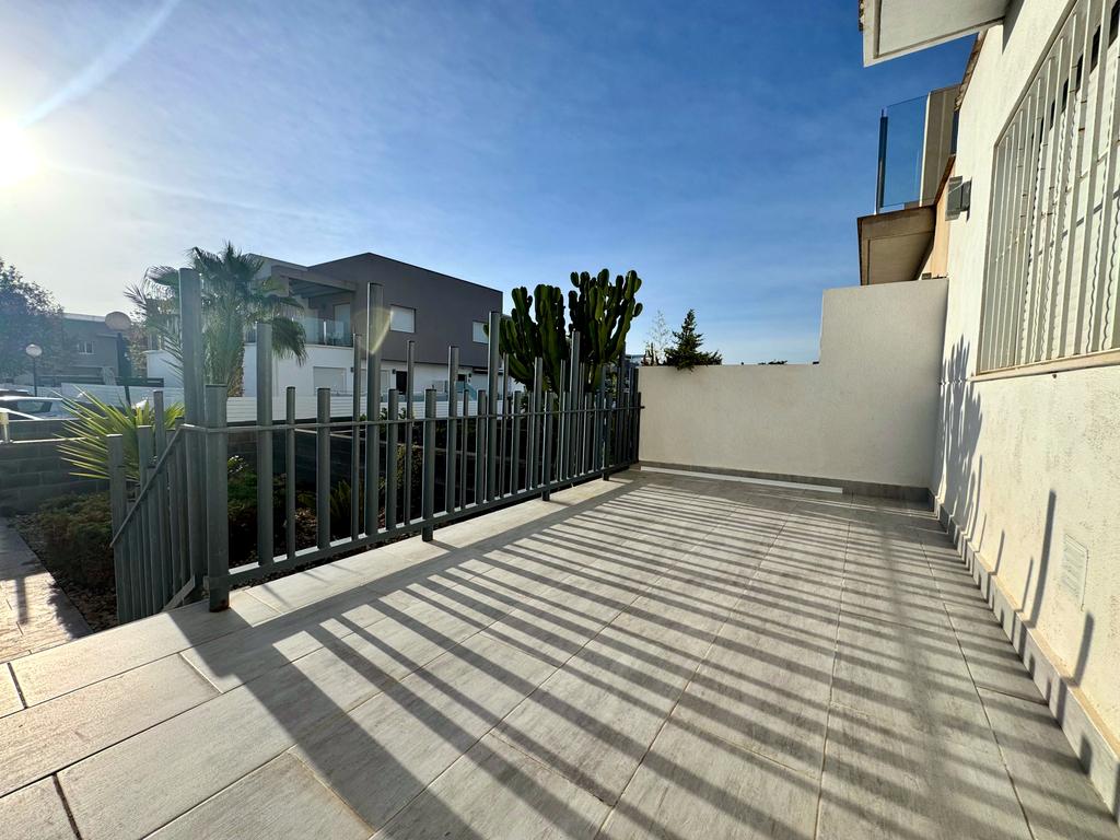 BONITO ADOSADO EN ZONA IDEAL