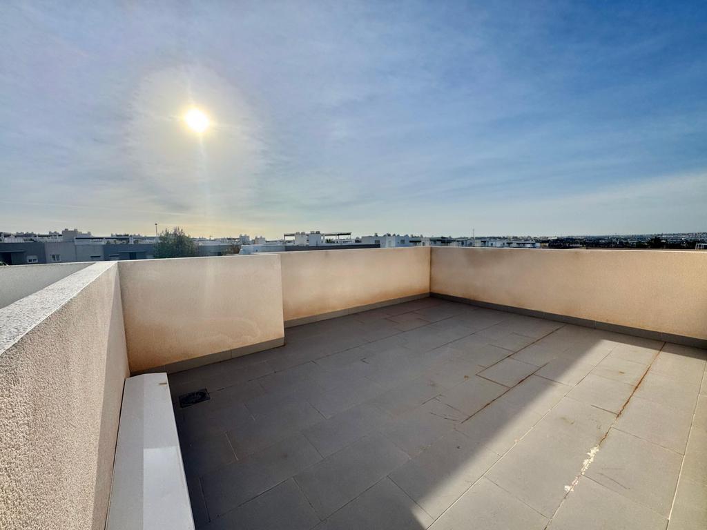 BONITO ADOSADO EN ZONA IDEAL