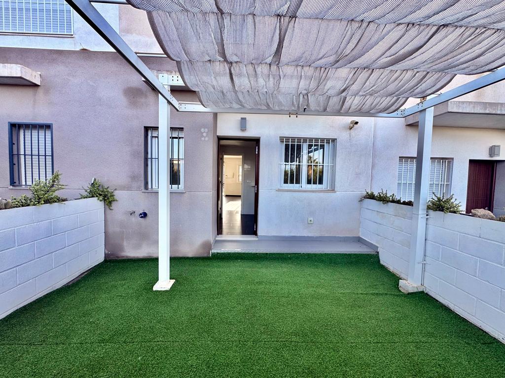 BONITO ADOSADO EN ZONA IDEAL