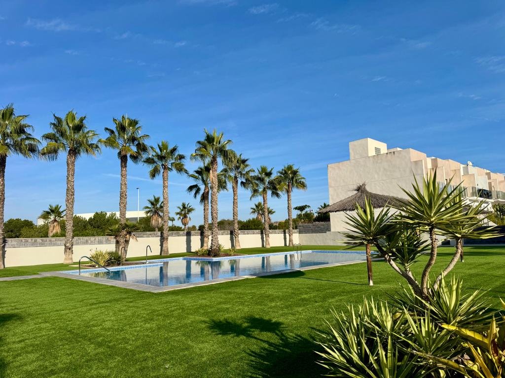 BONITO ADOSADO EN ZONA IDEAL