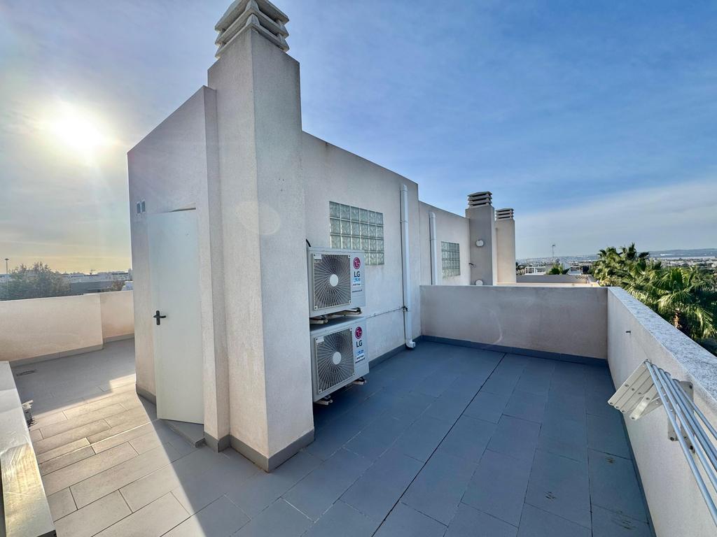 BONITO ADOSADO EN ZONA IDEAL