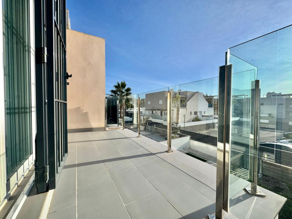 BONITO ADOSADO EN ZONA IDEAL