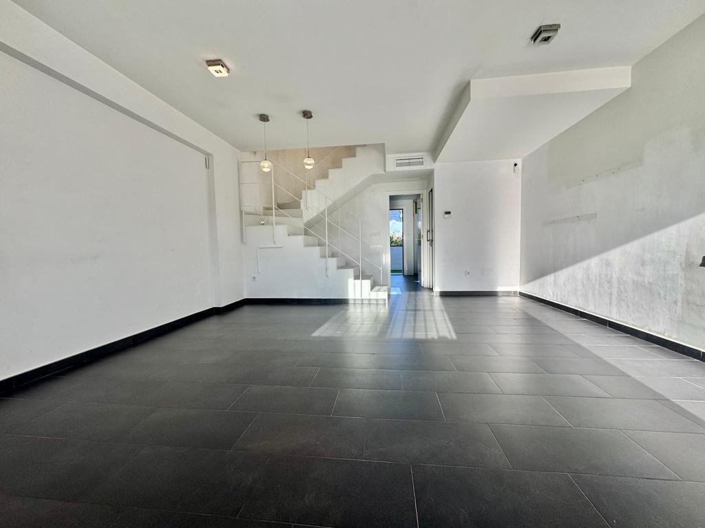 BONITO ADOSADO EN ZONA IDEAL