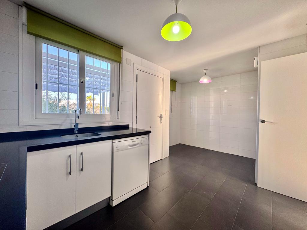 BONITO ADOSADO EN ZONA IDEAL