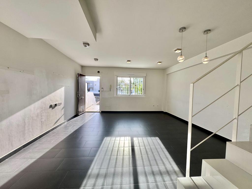 BONITO ADOSADO EN ZONA IDEAL