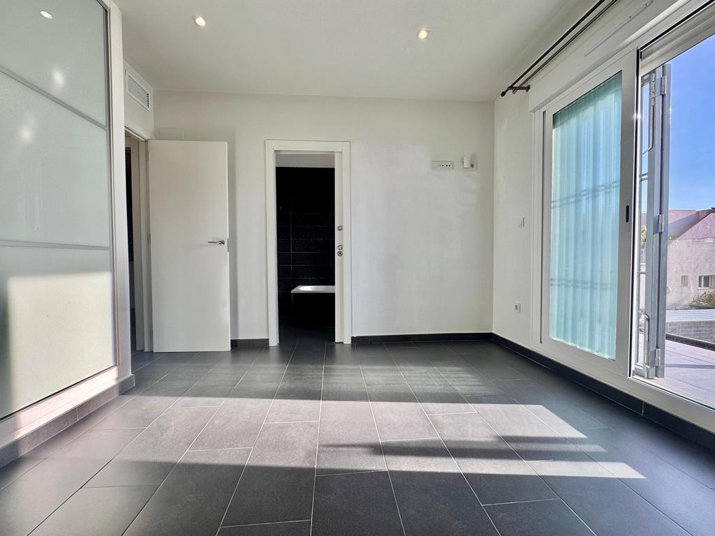 BONITO ADOSADO EN ZONA IDEAL